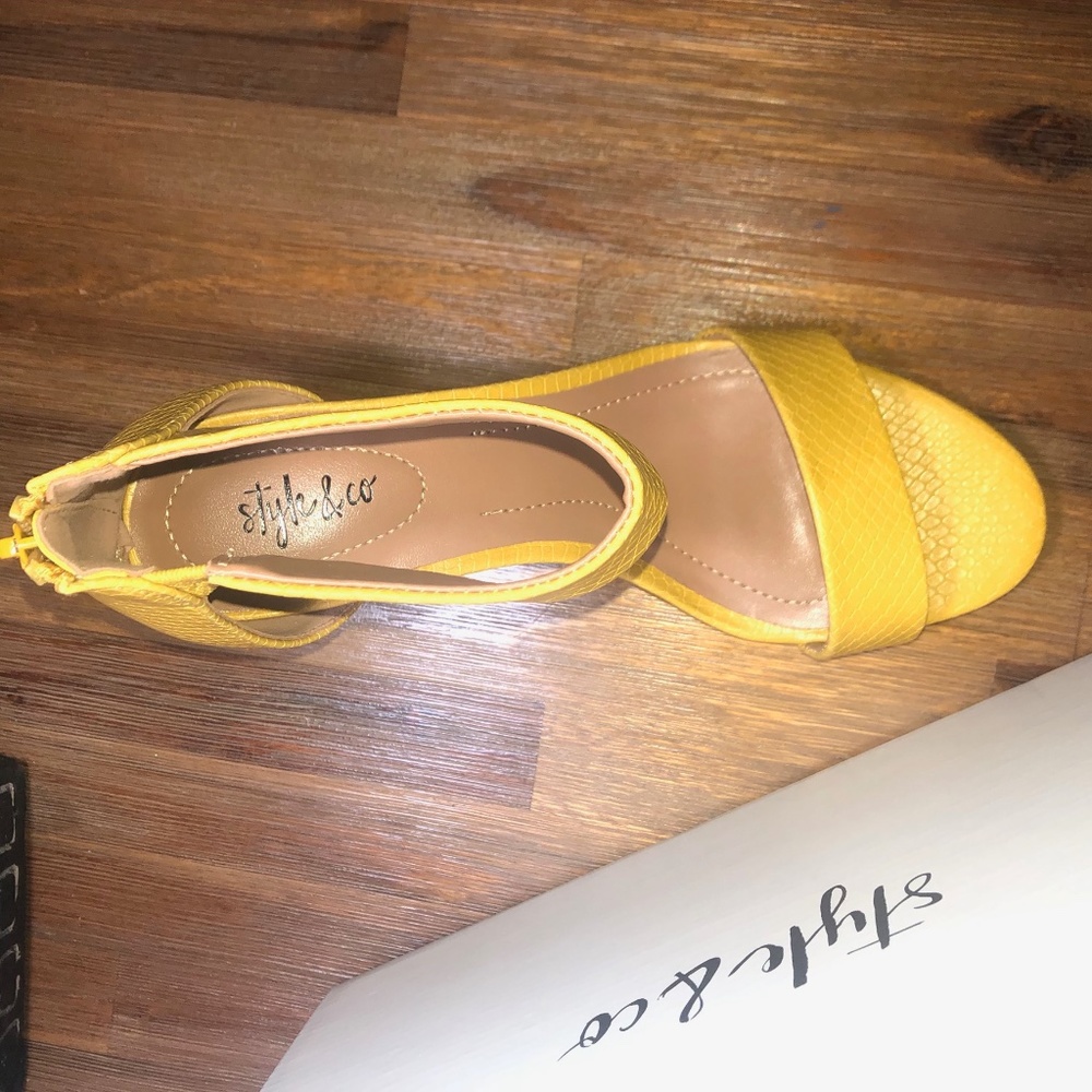 Sandals - Picture 5 of 7